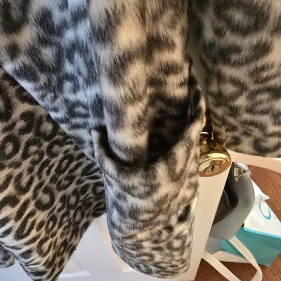 A New Day Snow Leopard Jacket - Picture 4 of 7